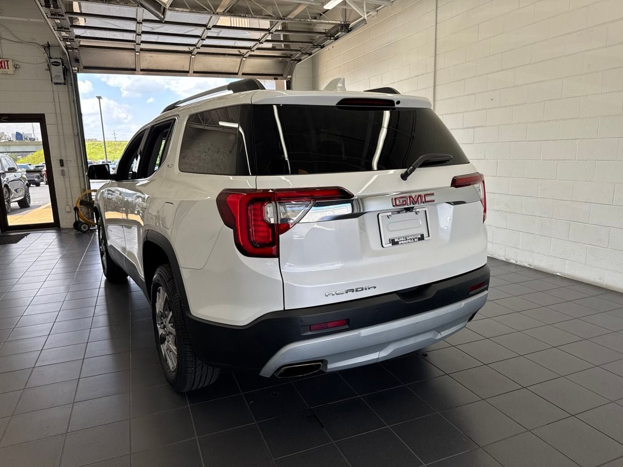 Used 2021 GMC Acadia SLT w/ Preferred Package FWD image 6