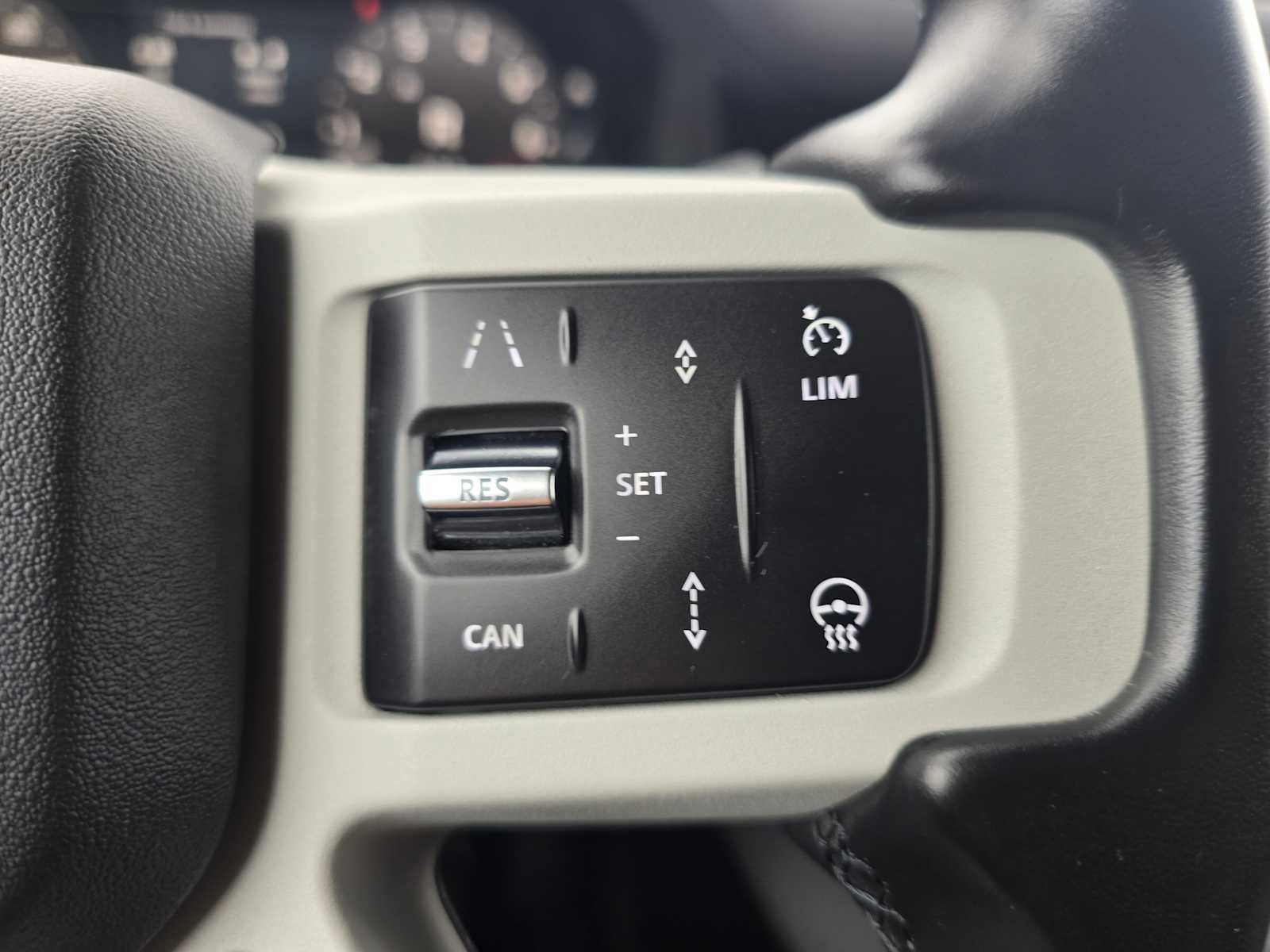 Used 2023 Land Rover Defender 110 X-Dynamic SE AWD/4WD image 32