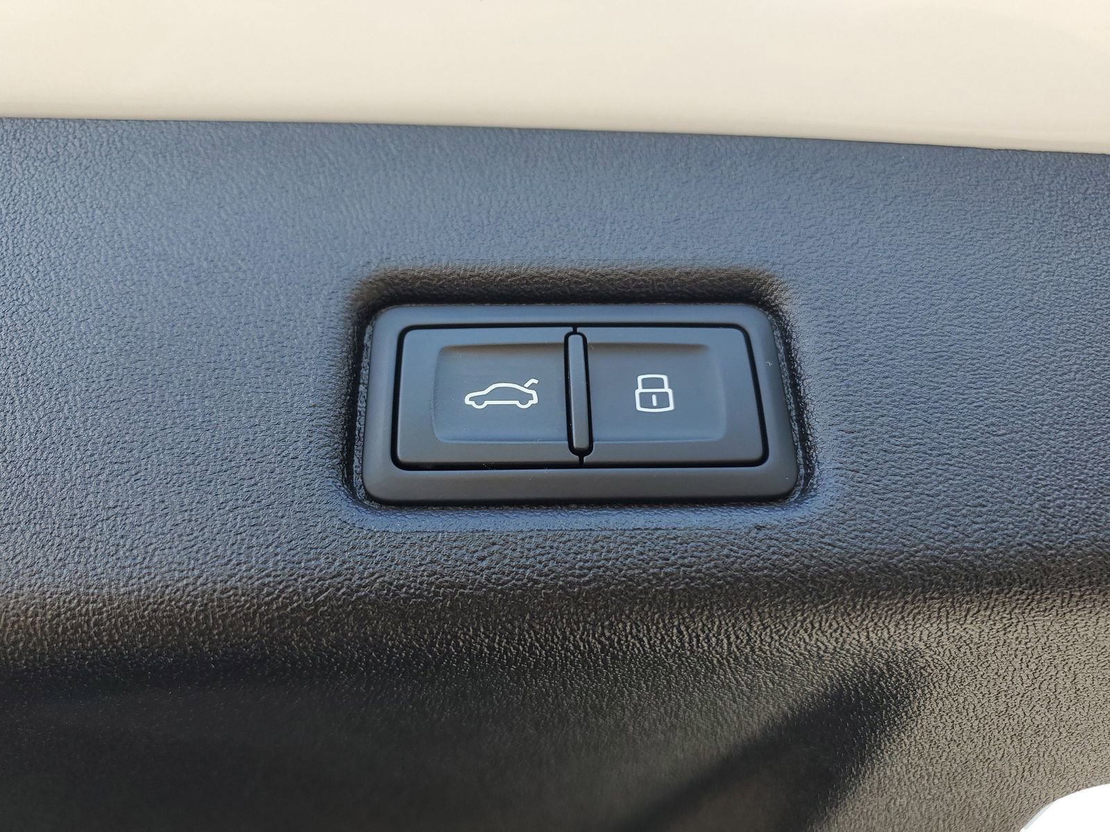 Used 2025 Audi Q5 Premium Plus w/ Premium Plus image 9