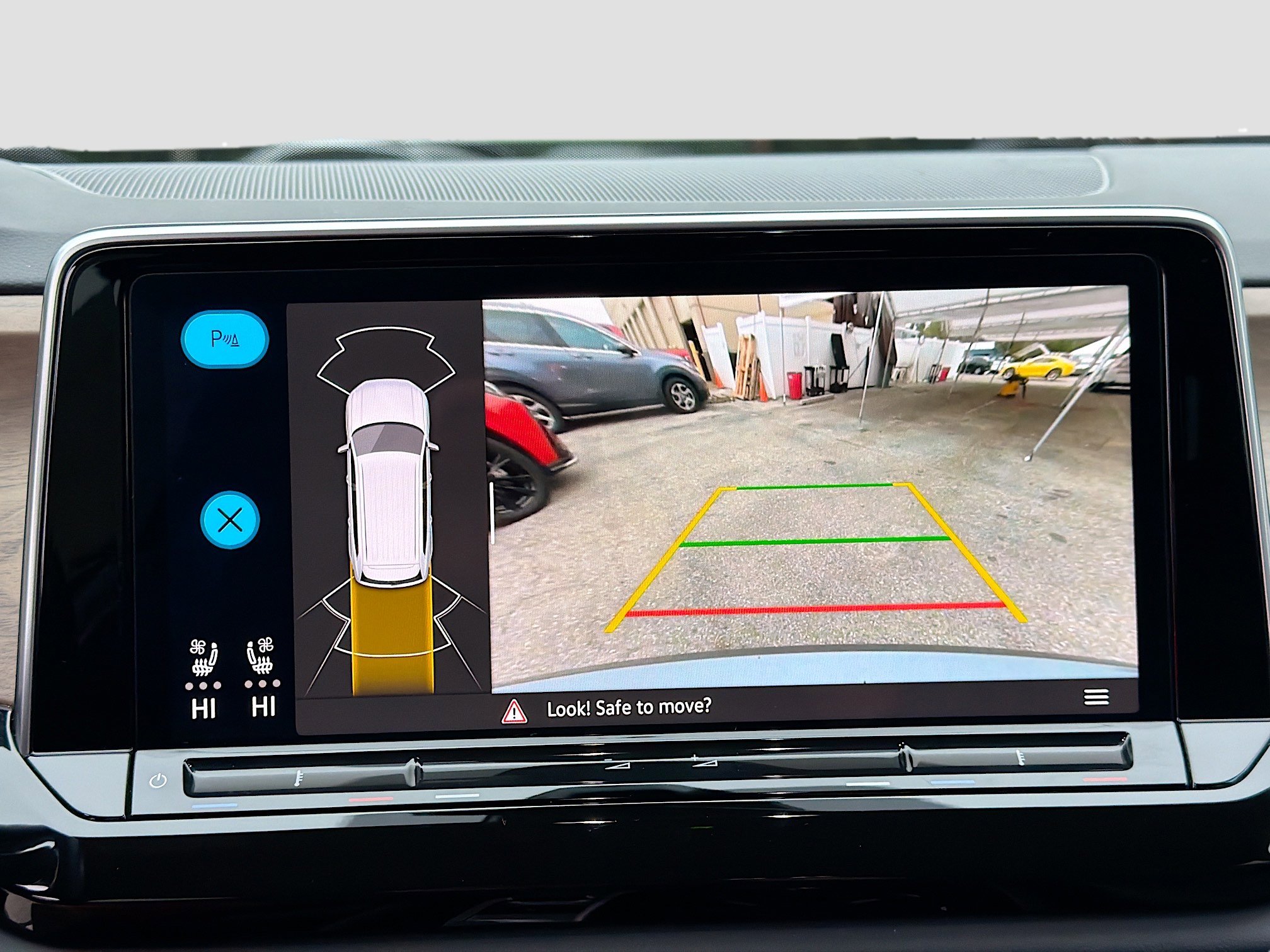 Used 2025 Volkswagen Atlas SE image 31