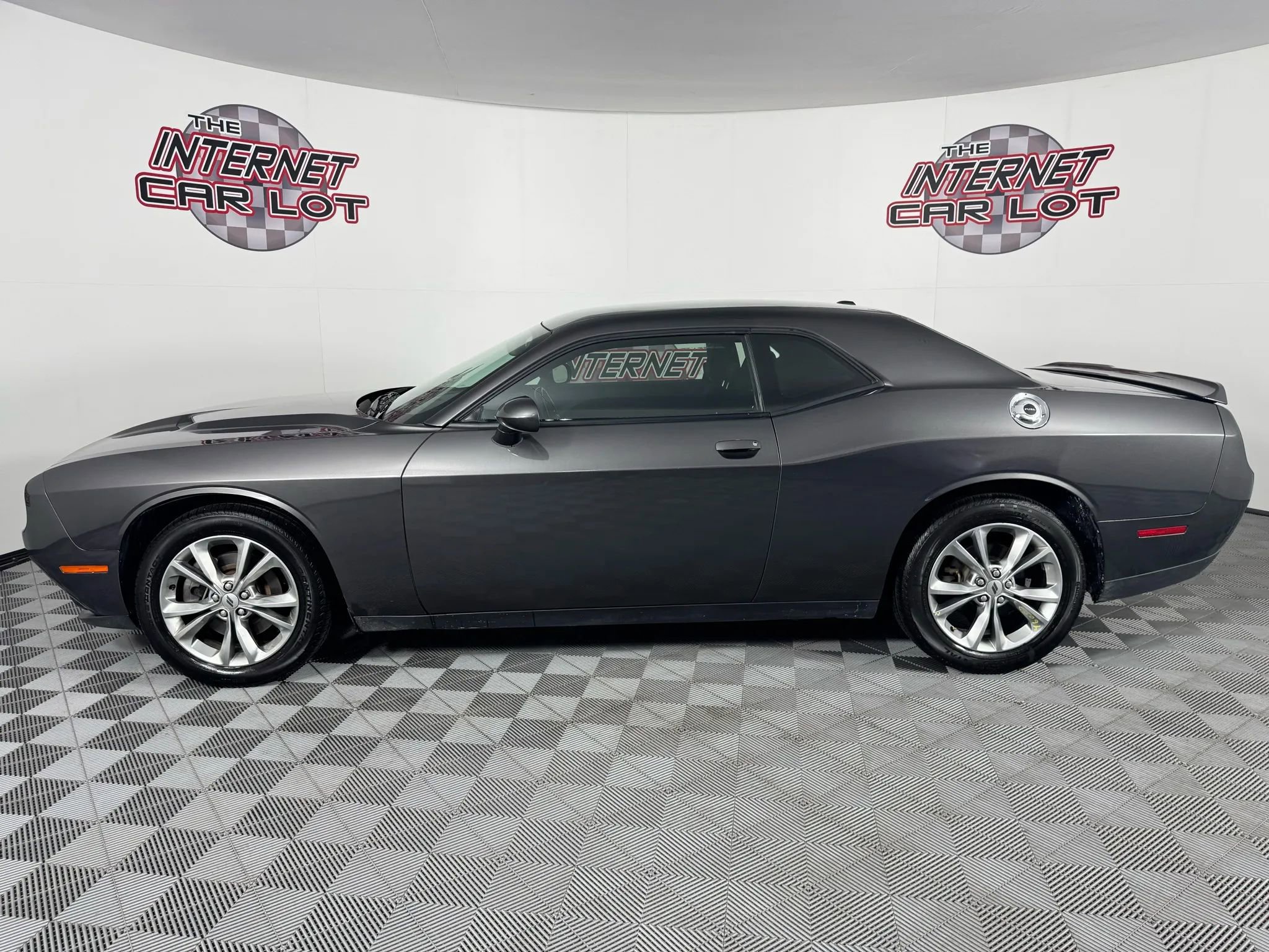 Used 2021 Dodge Challenger SXT image 4