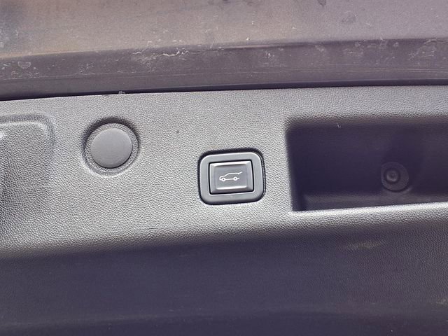 Used 2022 Chevrolet Equinox LT w/ Driver Convenience Package image 21