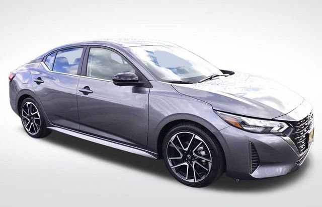 Used 2025 Nissan Sentra SR w/ SR Premium Package image 6