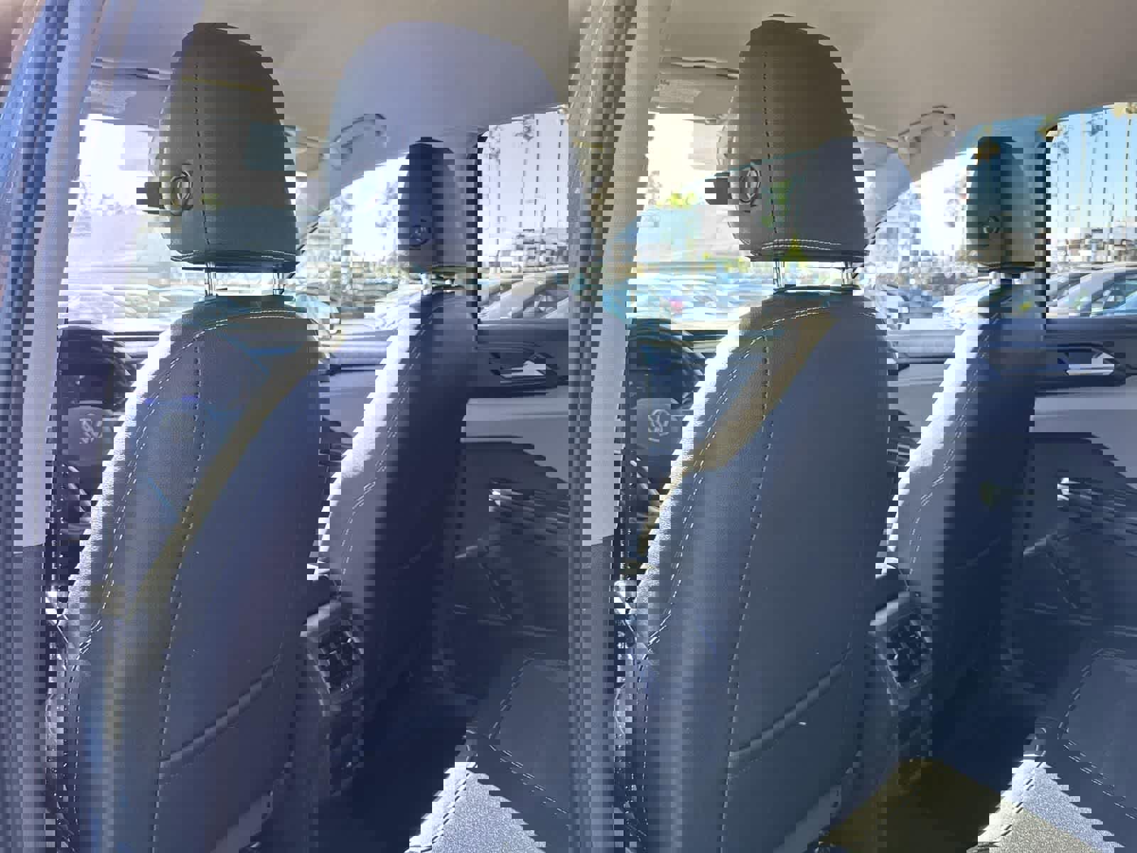 Used 2024 Volkswagen Taos SE image 17