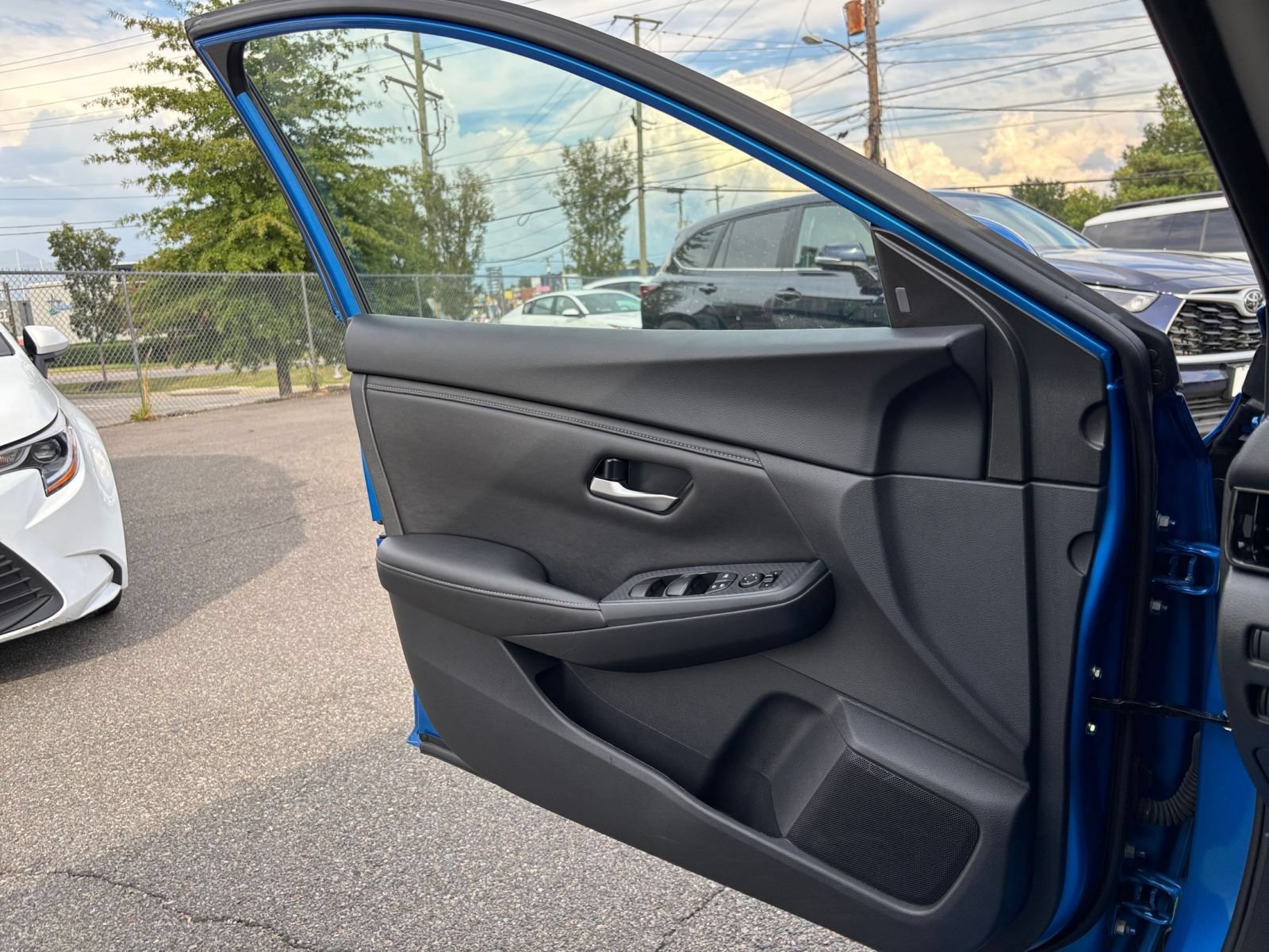 Used 2025 Nissan Sentra SV FWD image 15