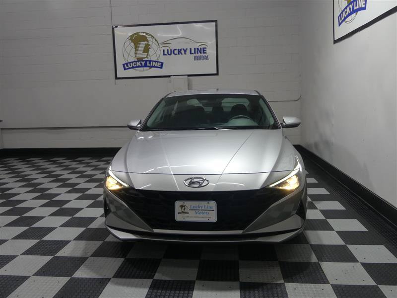 Used 2022 Hyundai Elantra SEL w/ Convenience Package FWD image 2