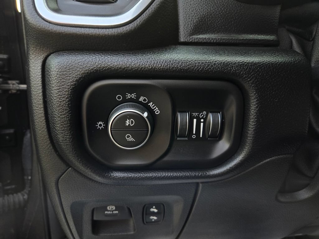 Used 2019 RAM 1500 Laramie AWD/4WD image 15