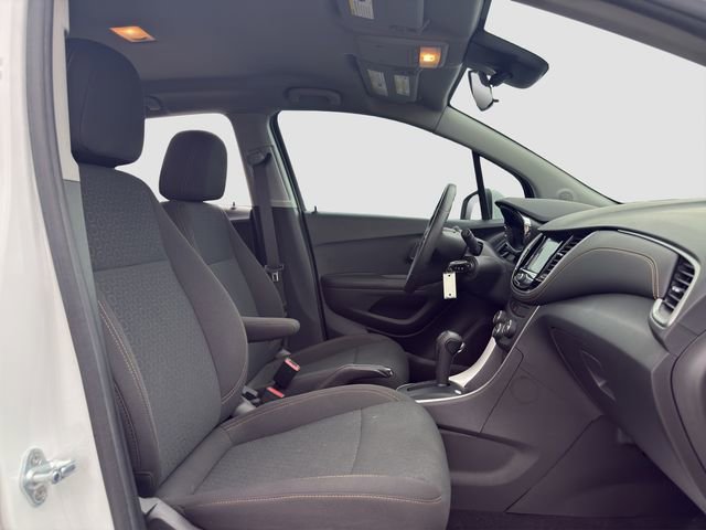 Used 2022 Chevrolet Trax LS w/ Tint and Cruise Package AWD/4WD image 17