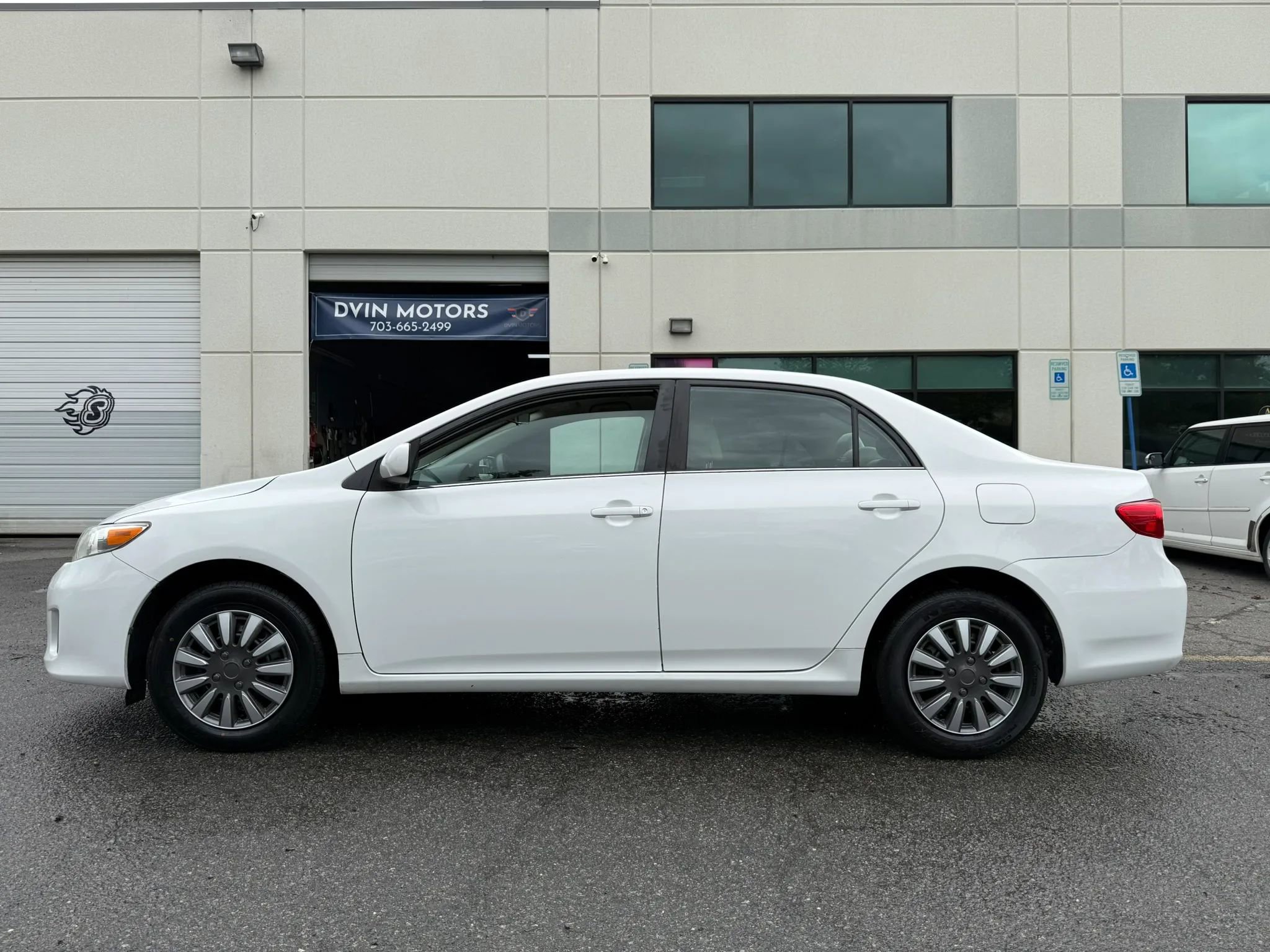 Used 2013 Toyota Corolla LE FWD image 9