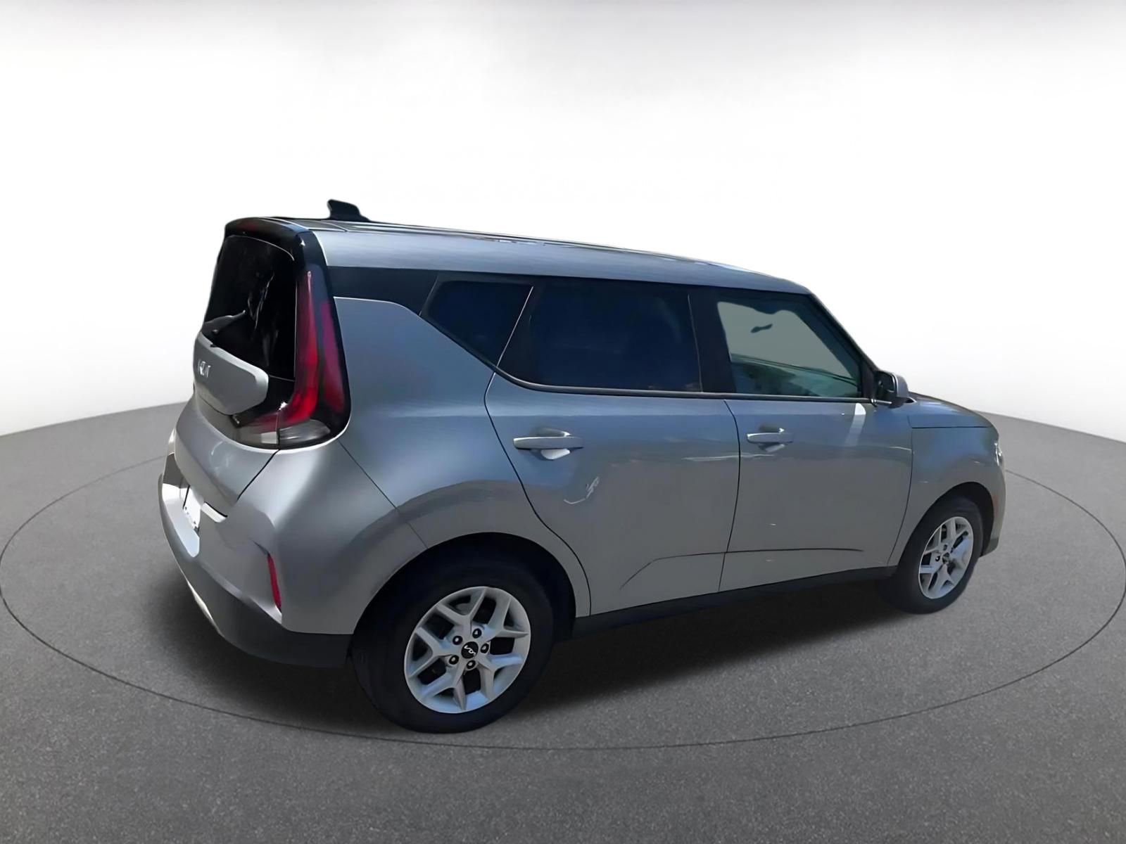 Used 2025 Kia Soul LX w/ LX Technology Package FWD image 15