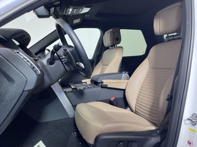 New 2025 Land Rover Discovery Dynamic SE image 11