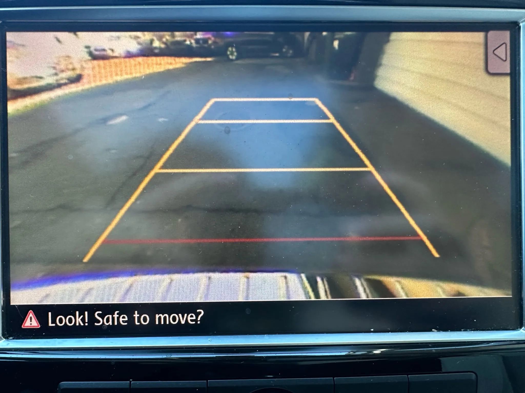 Used 2013 Volkswagen Touareg Sport image 20