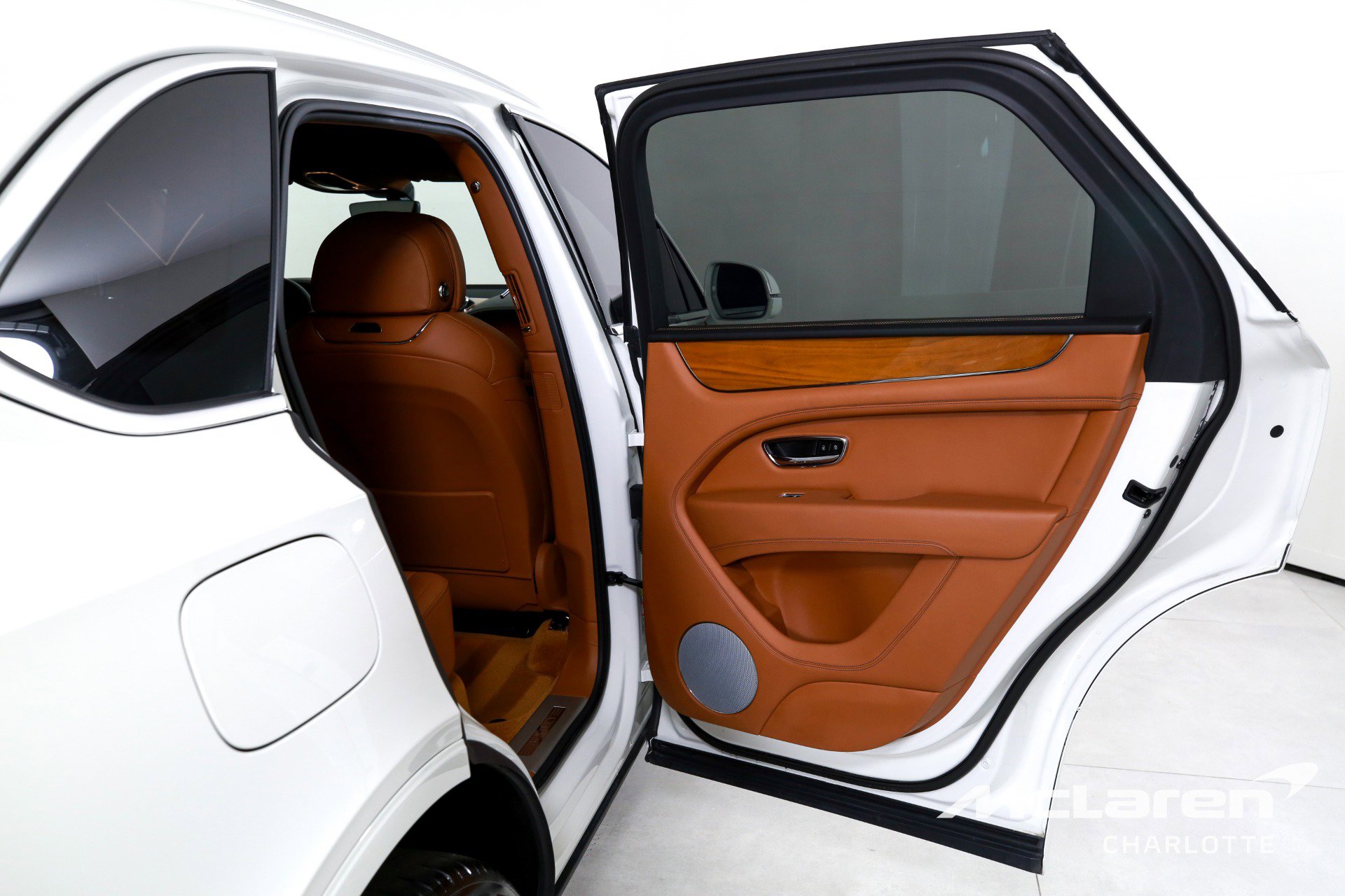 Used 2022 Bentley Bentayga image 24