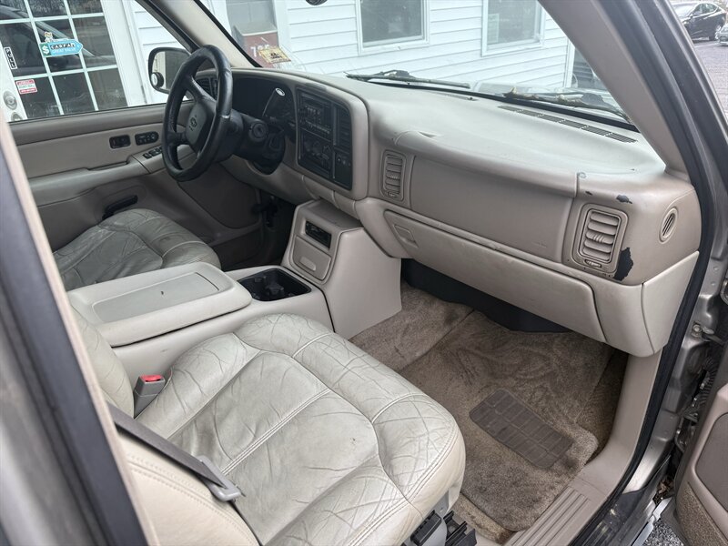 Used 2002 Chevrolet Suburban Z71 AWD/4WD image 12