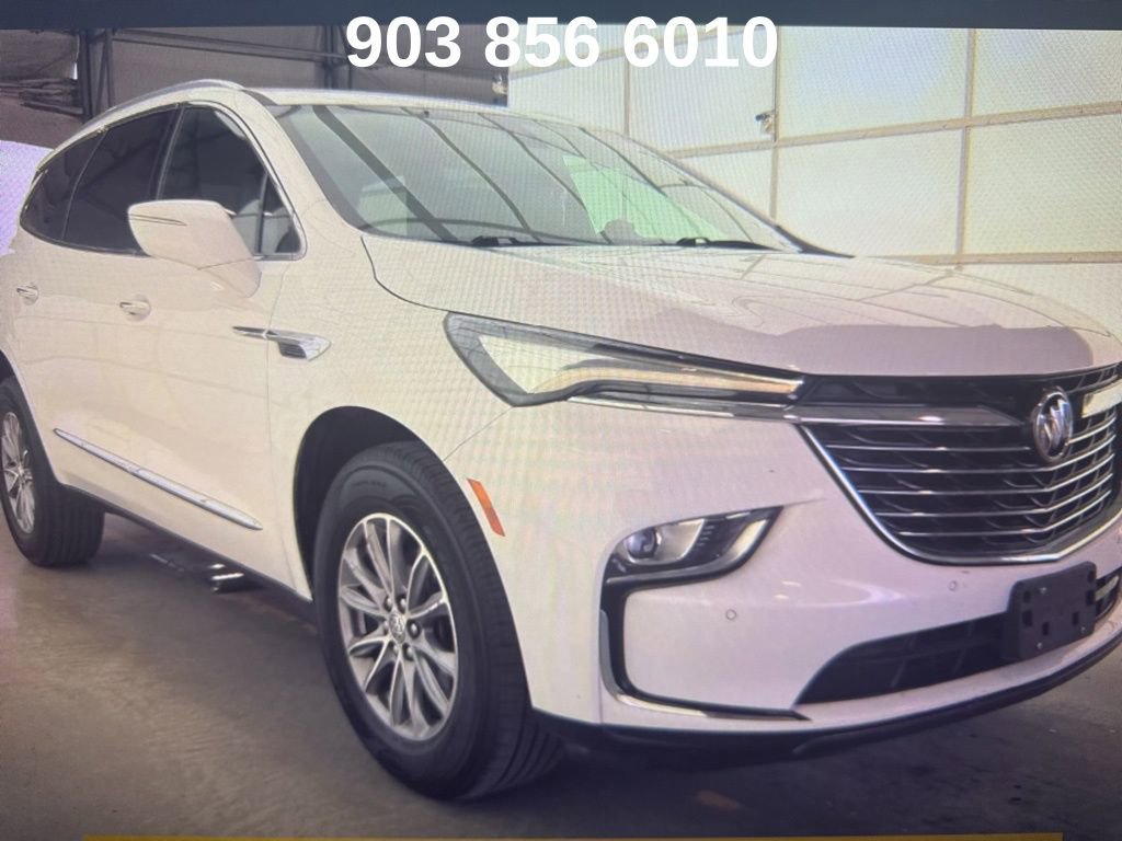 Used 2023 Buick Enclave Essence image 4