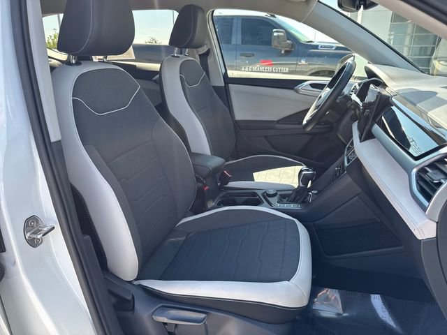Used 2025 Volkswagen Taos SE image 30