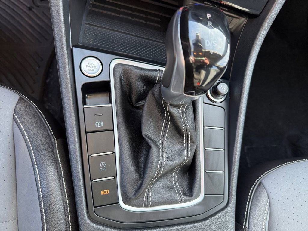 Used 2025 Volkswagen Jetta SE image 23