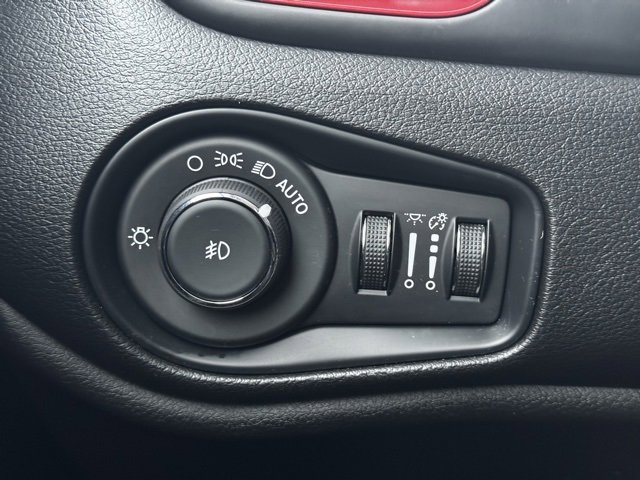 Used 2019 Jeep Renegade Trailhawk w/ Cold Weather Group II image 27