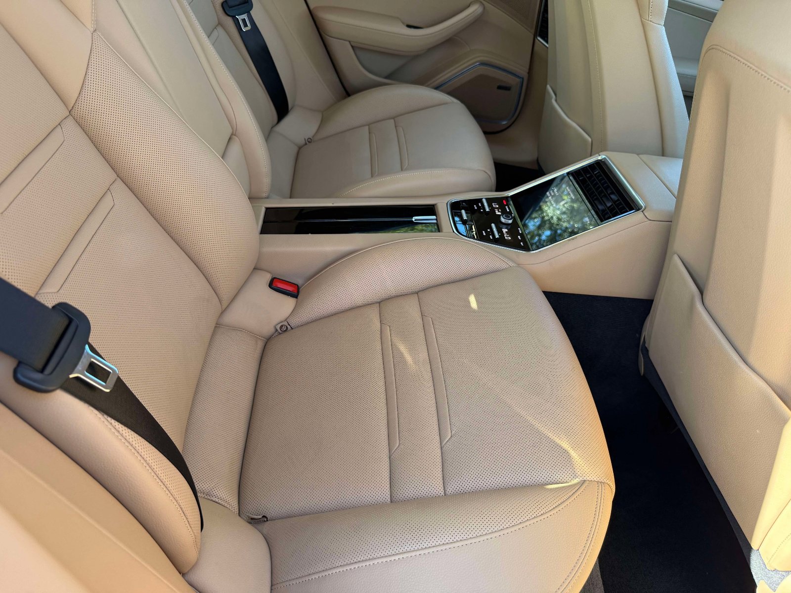 Used 2022 Porsche Panamera 4 image 30