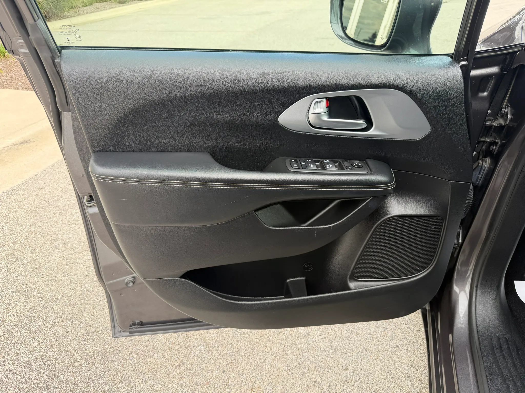 Used 2021 Chrysler Pacifica Touring w/ S Appearance Package FWD image 15