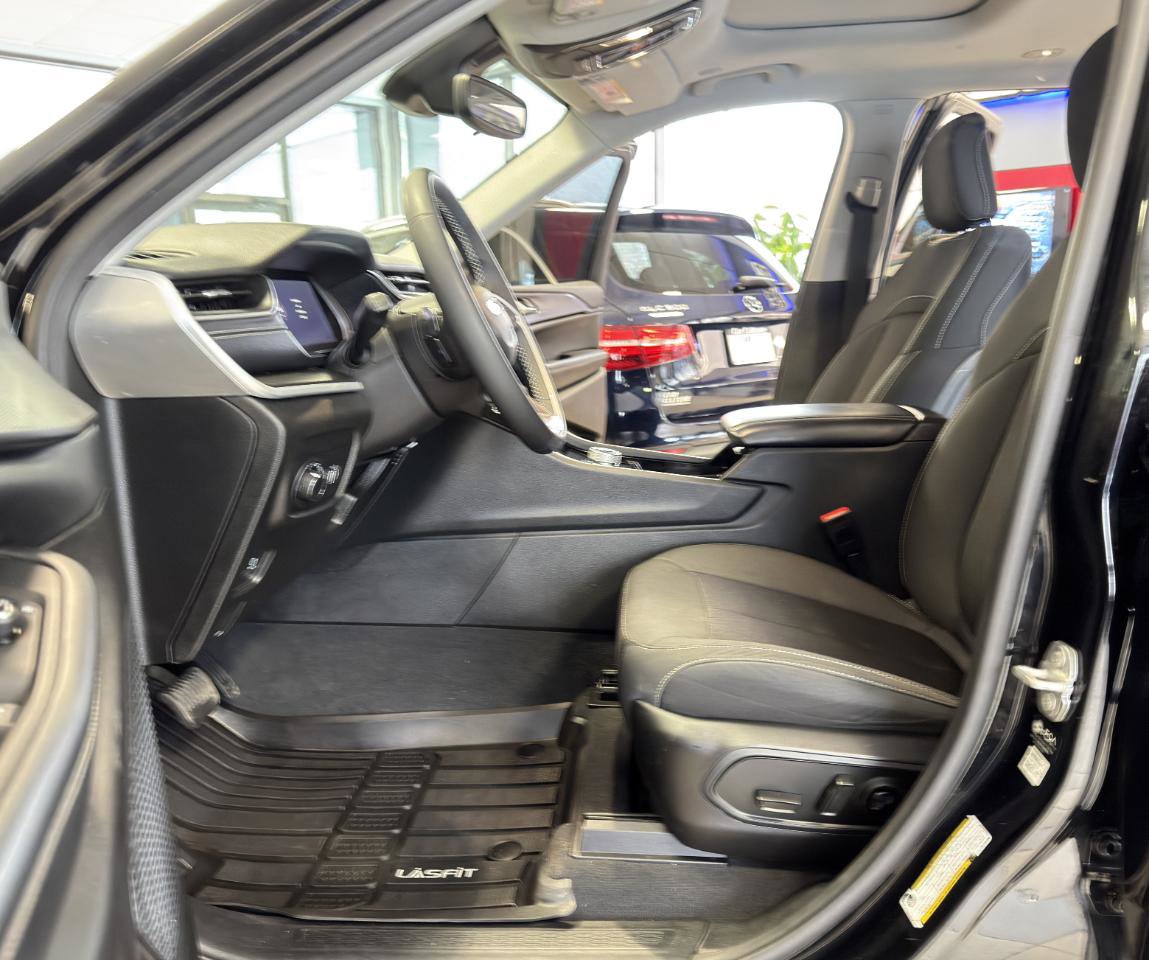 Used 2023 Jeep Grand Cherokee L Laredo w/ Trailer Tow Group (B) image 25