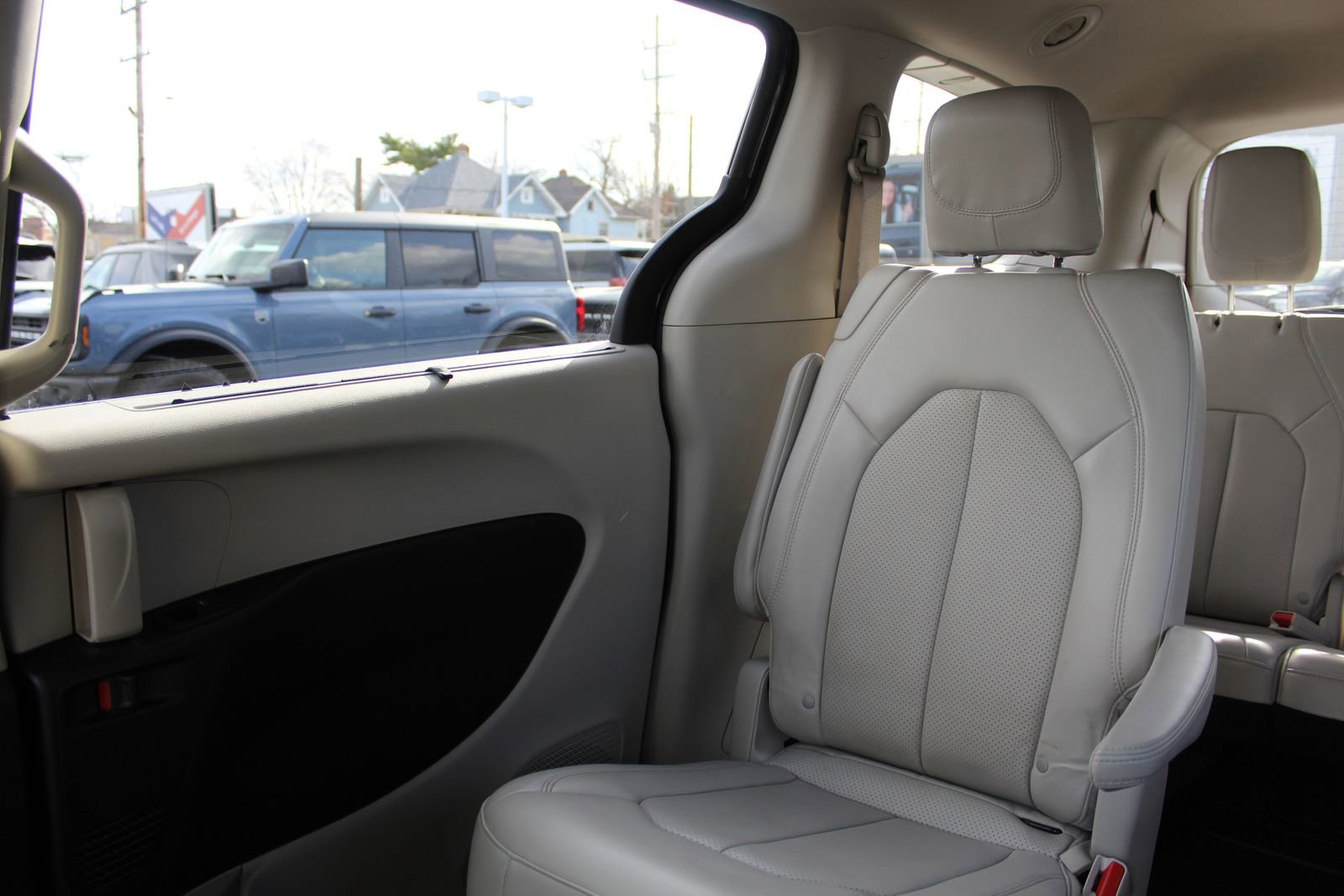 Used 2021 Chrysler Voyager Lxi image 12