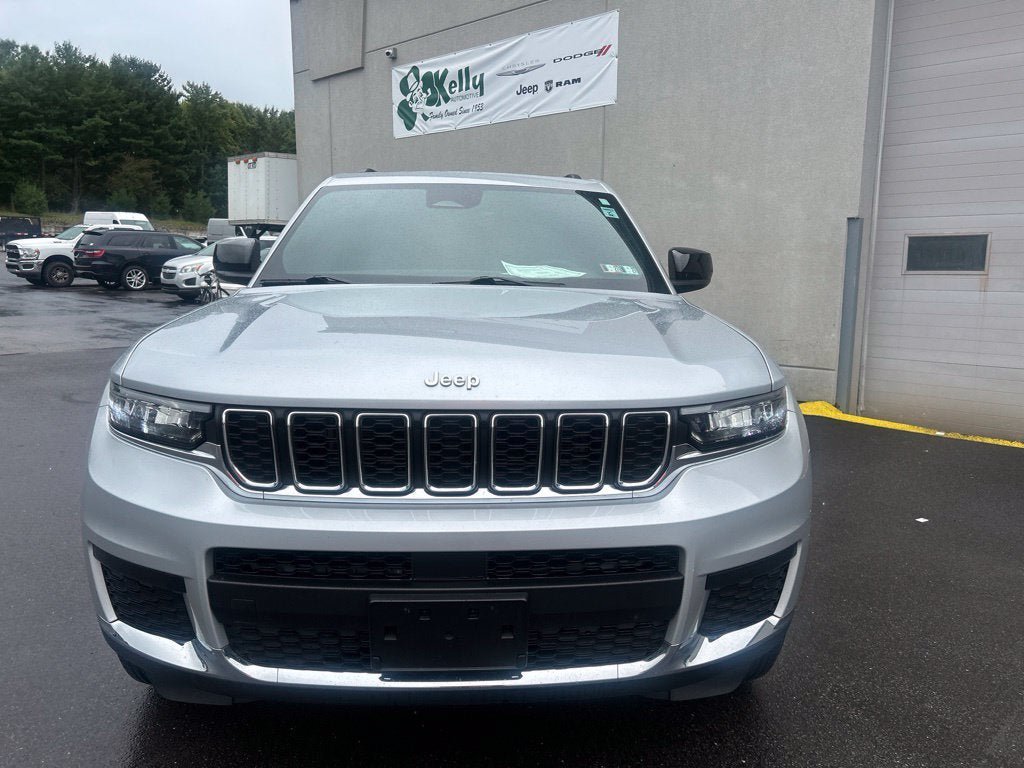 Used 2025 Jeep Grand Cherokee L Laredo w/ Trailer Tow Package AWD/4WD image 9