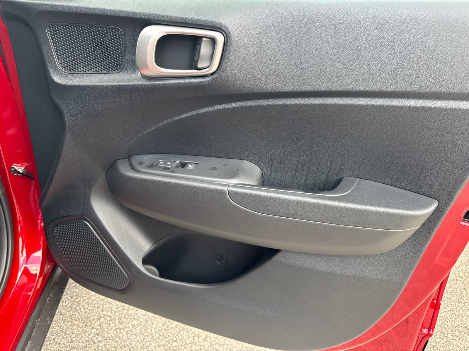 Used 2025 Hyundai Venue SEL FWD image 14