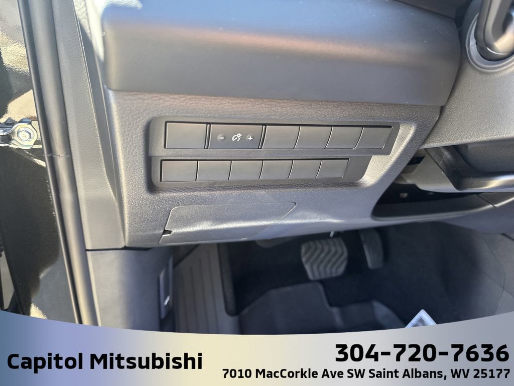New 2025 Mitsubishi Outlander ES image 18