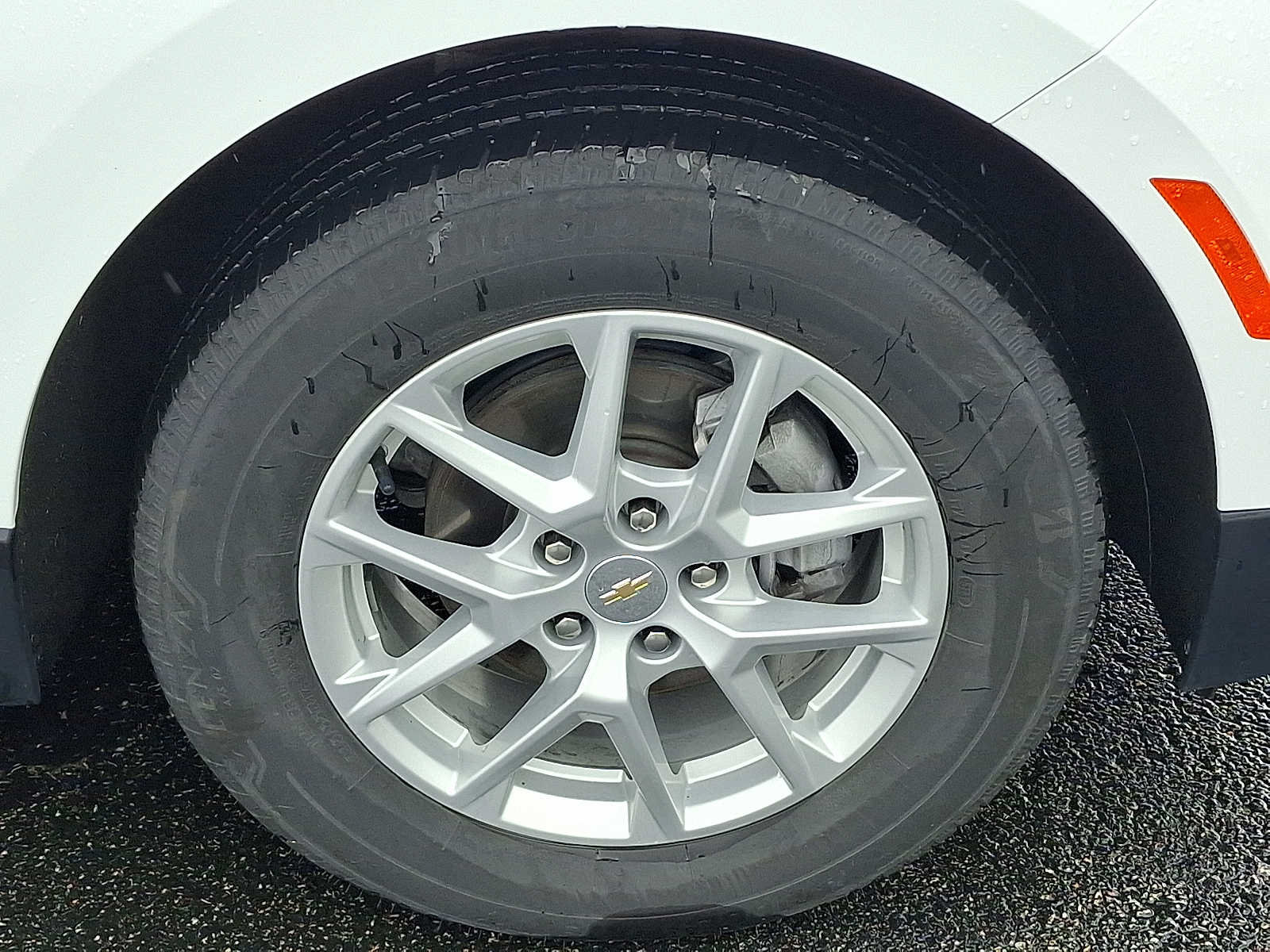 Used 2024 Chevrolet Equinox LT AWD/4WD image 9