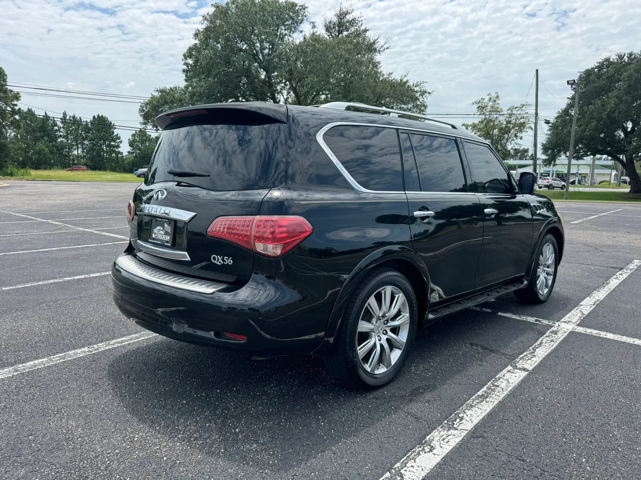 Used 2012 INFINITI QX56 4WD w/ Deluxe Touring Pkg image 5