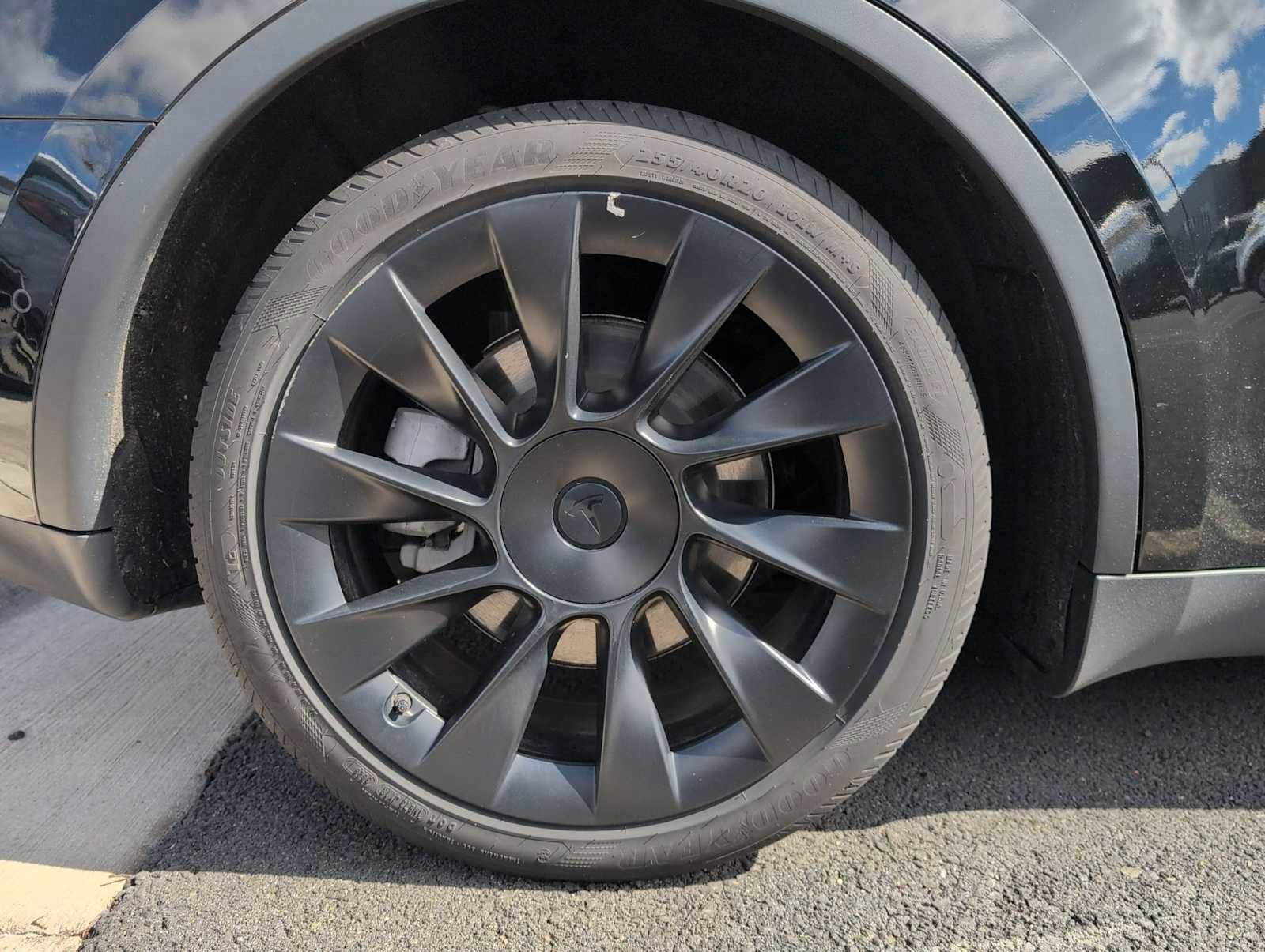 Used 2021 Tesla Model Y Long Range image 13