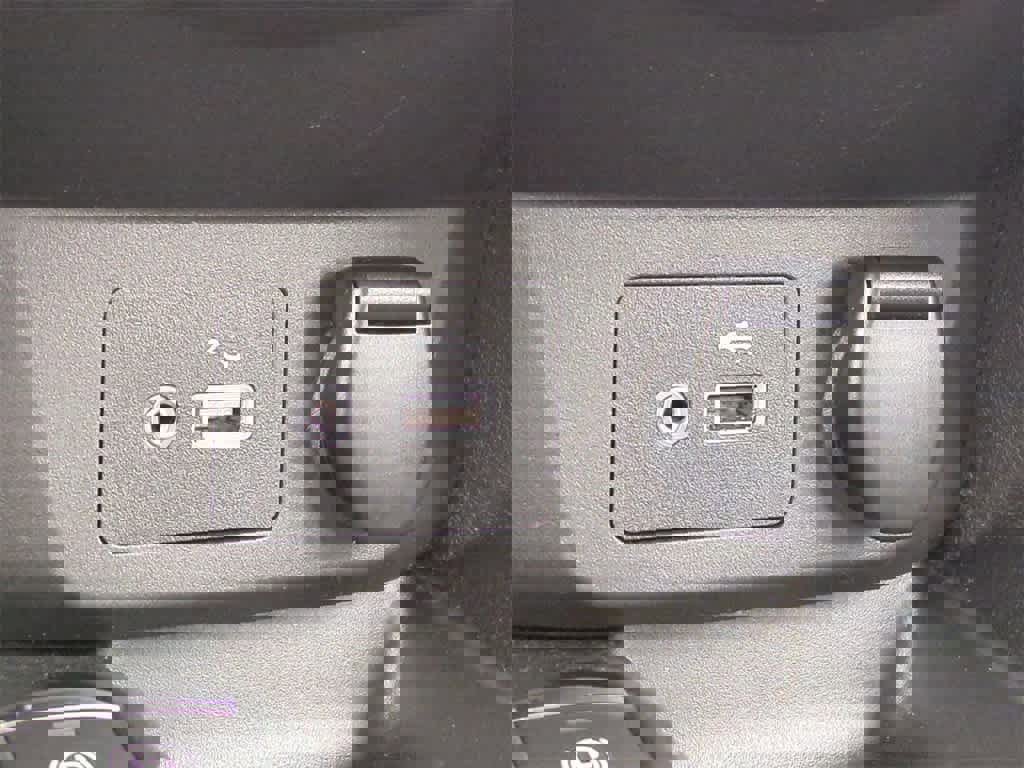 Used 2022 Nissan Rogue Sport SV w/ Technology Package image 29