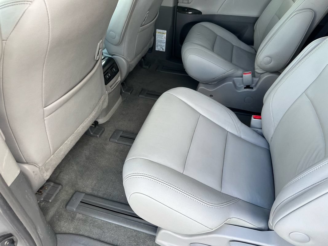 Used 2018 Toyota Sienna XLE w/ XLE Navigation Package AWD/4WD image 32