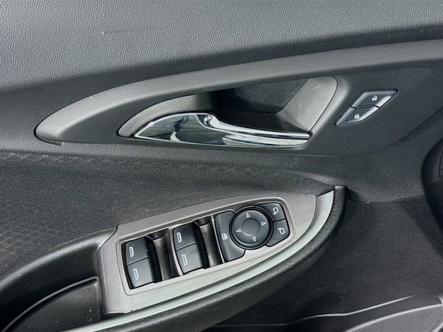 Used 2025 Chevrolet Malibu RS FWD image 18