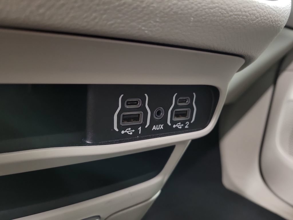 Used 2024 Chrysler Pacifica Touring-L FWD image 17