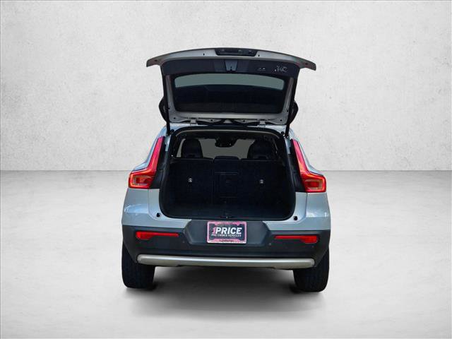 Used 2020 Volvo XC40 T5 Momentum AWD/4WD image 6