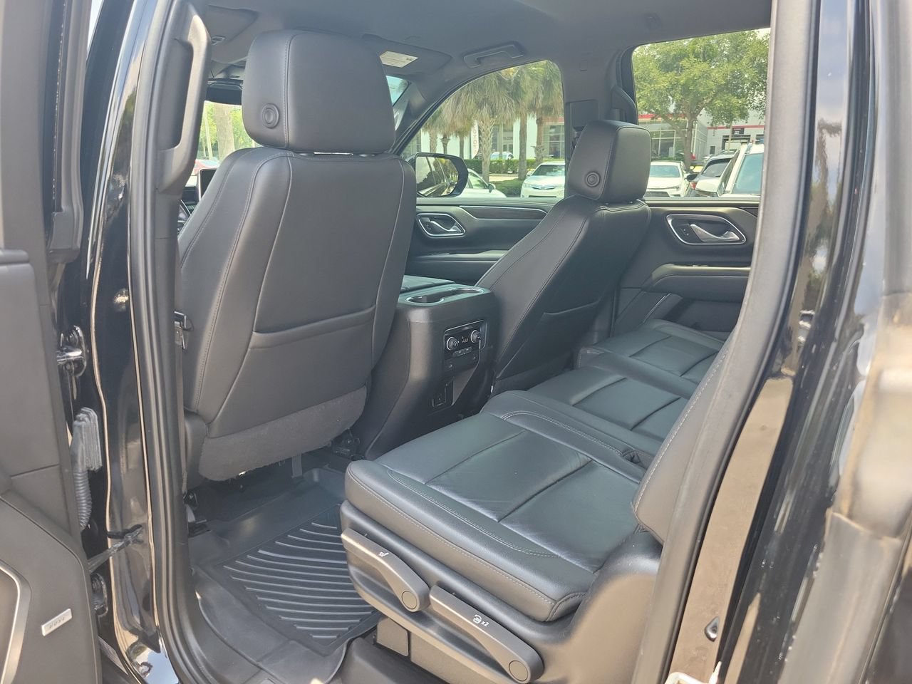 Used 2022 Chevrolet Suburban LT AWD/4WD image 10