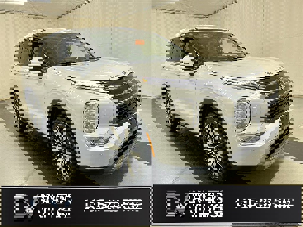 New 2025 Mitsubishi Outlander SE image 1