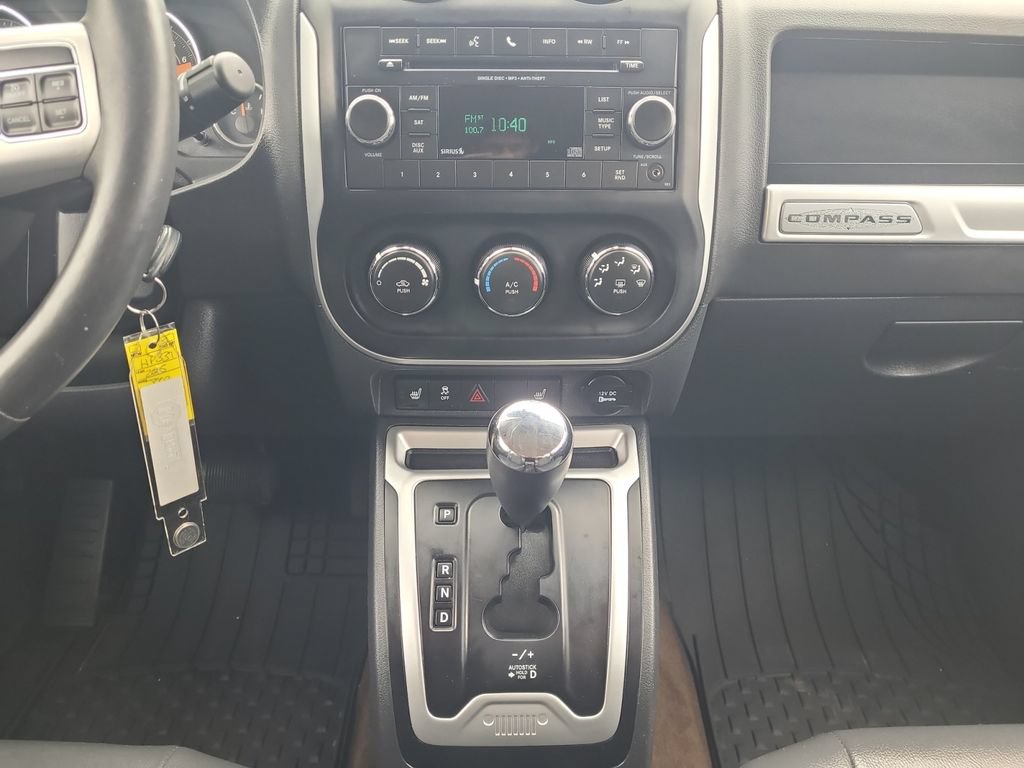 Used 2015 Jeep Compass Latitude FWD image 11