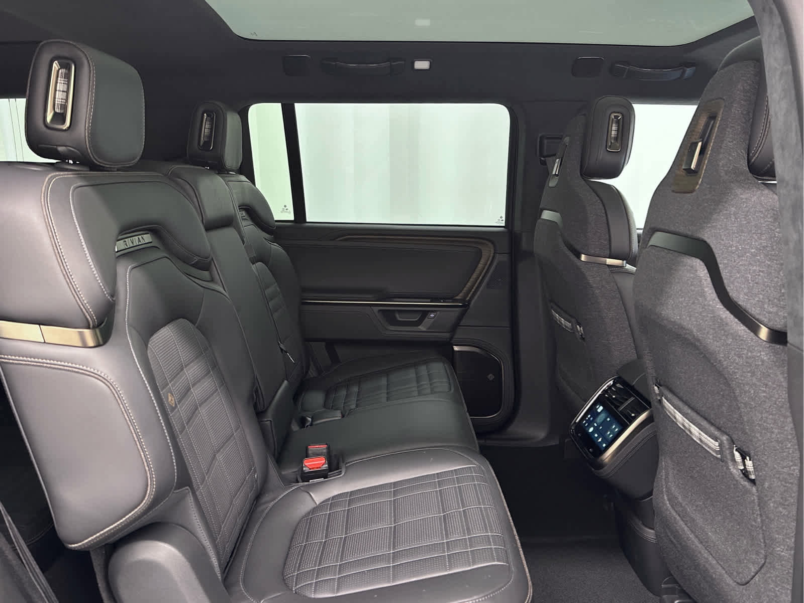 Used 2026 Rivian R1S Premium image 22