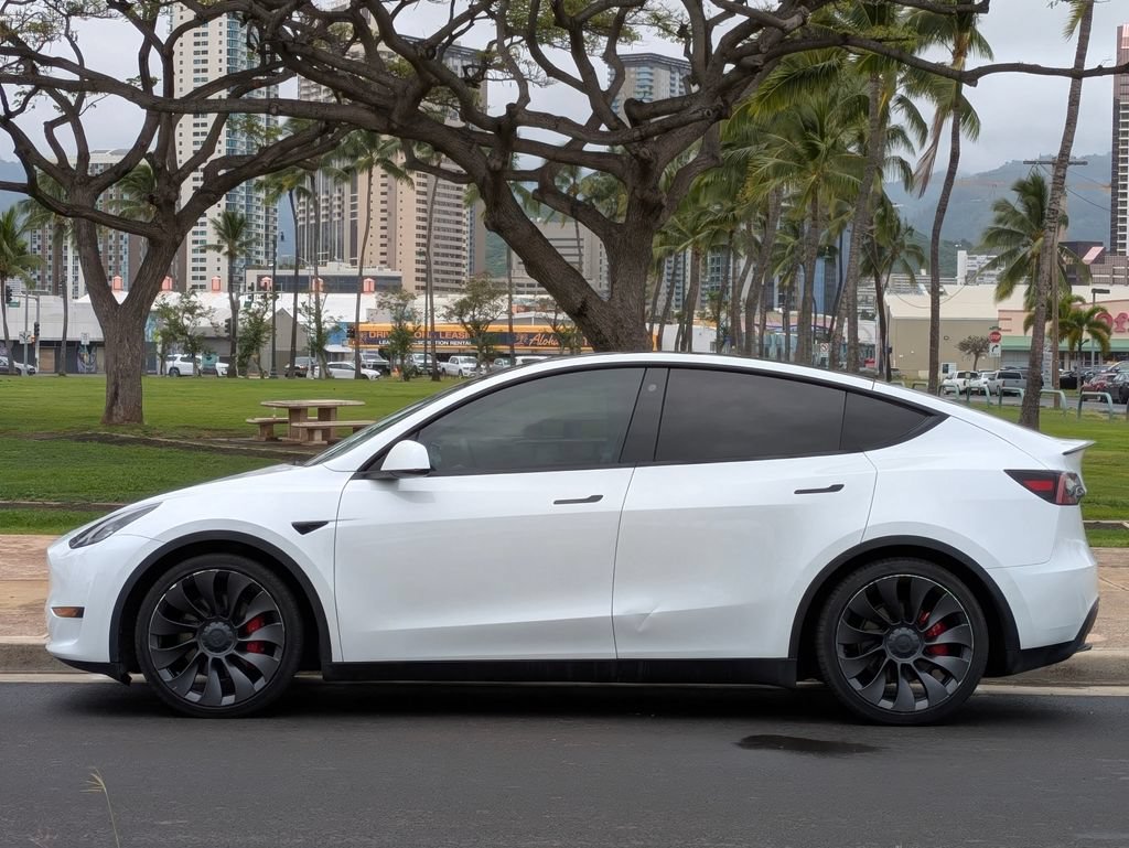 Used 2022 Tesla Model Y Performance AWD/4WD image 2