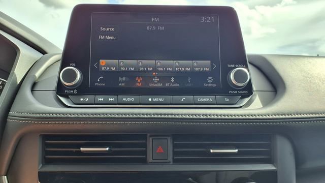 Used 2025 Nissan Rogue SV image 24