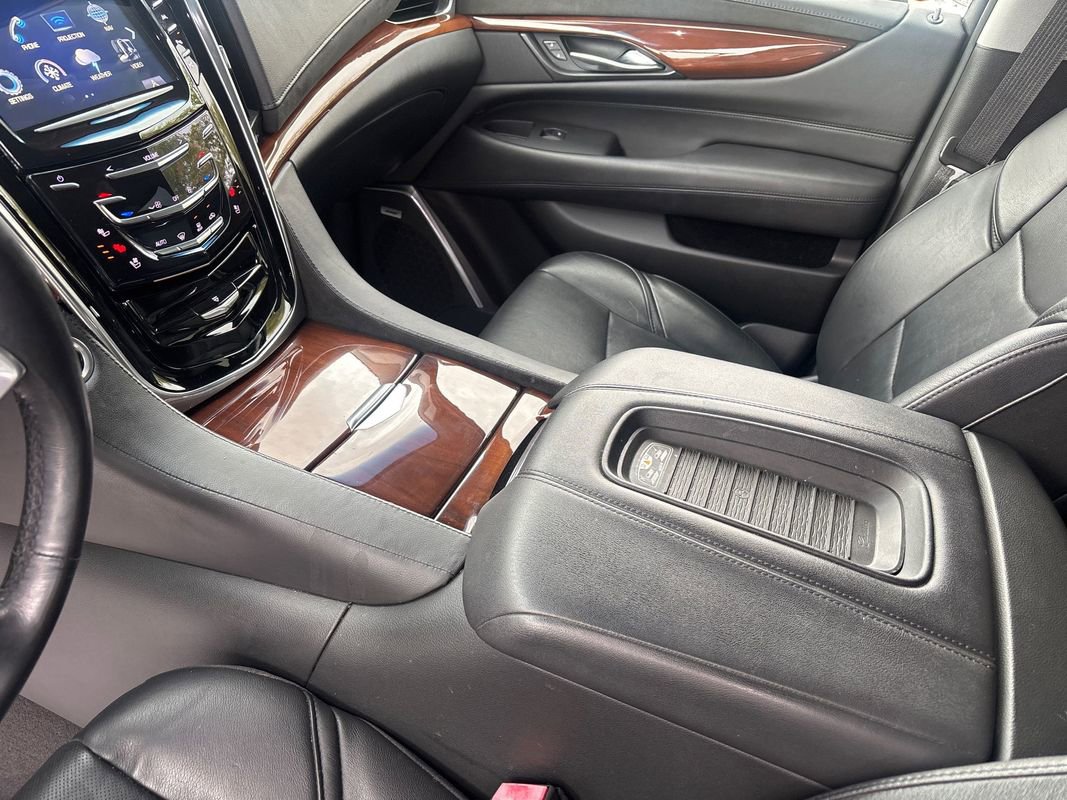 Used 2019 Cadillac Escalade ESV Premium Luxury image 12