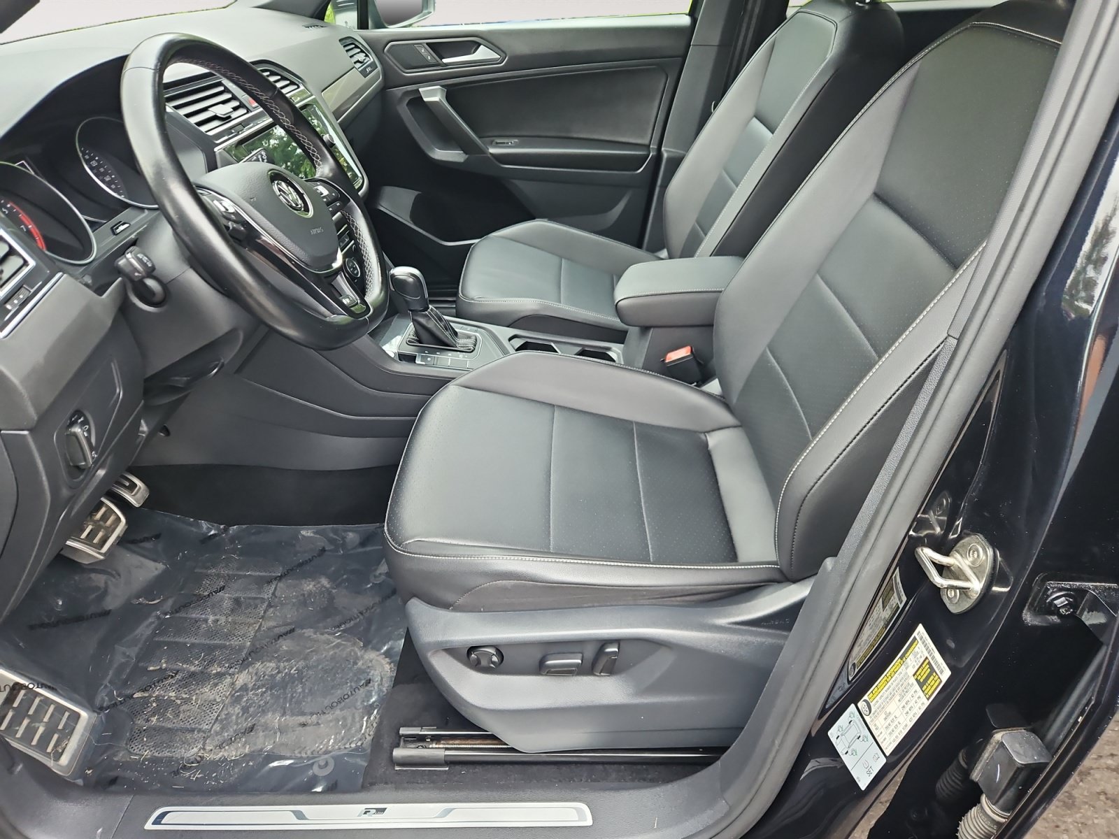 Used 2021 Volkswagen Tiguan SE R-Line FWD image 9