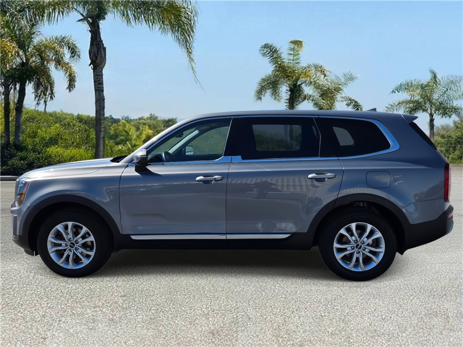 Used 2022 Kia Telluride LX image 2