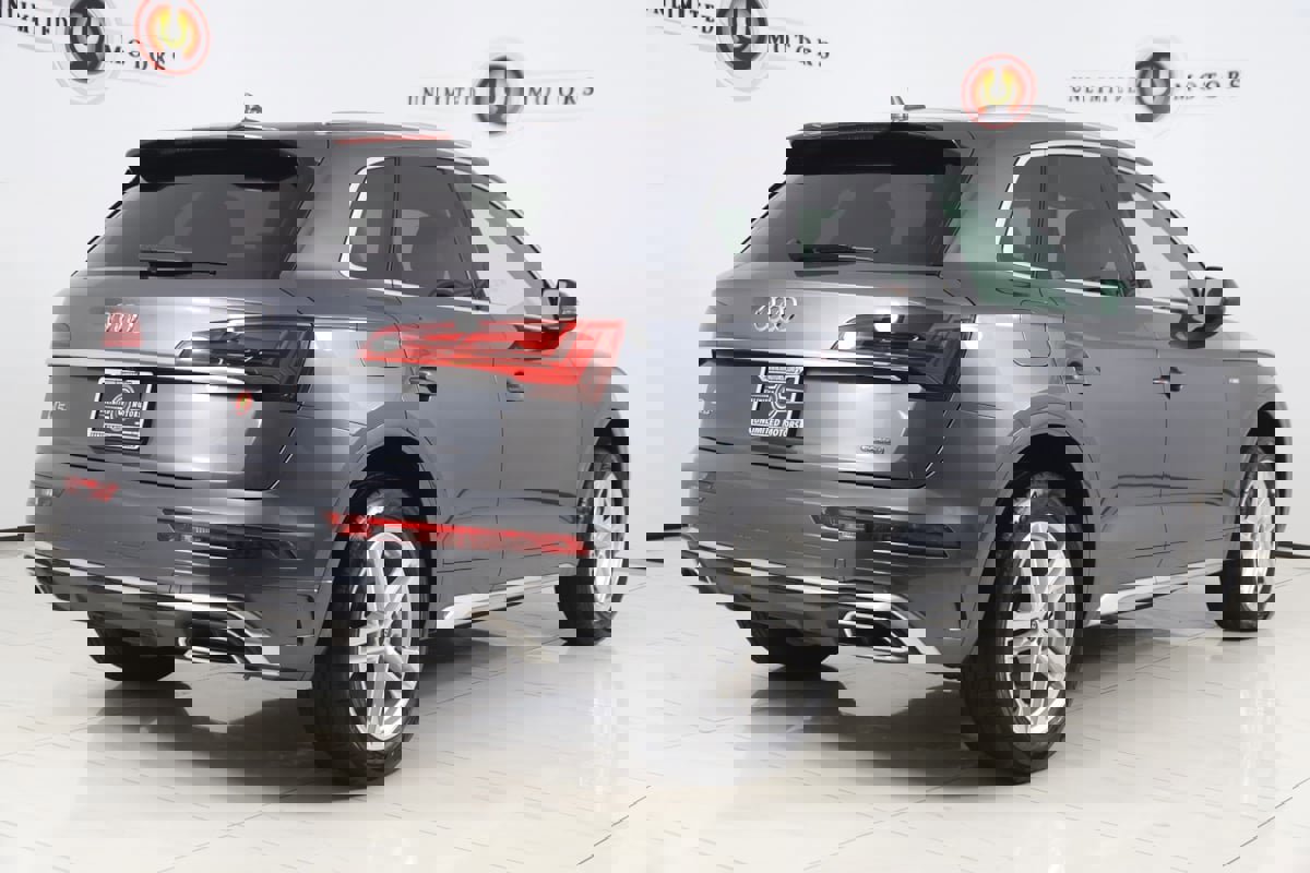 Used 2024 Audi Q5 e Premium Plus w/ Premium Plus Package image 3