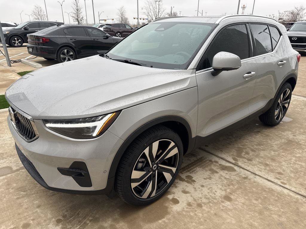 New 2025 Volvo XC40 B5 Ultra w/ Protection Package