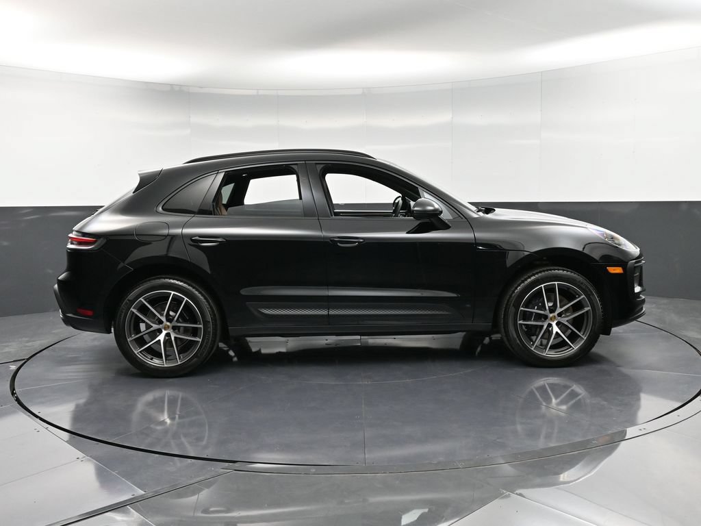 Certified 2026 Porsche Macan AWD/4WD image 9