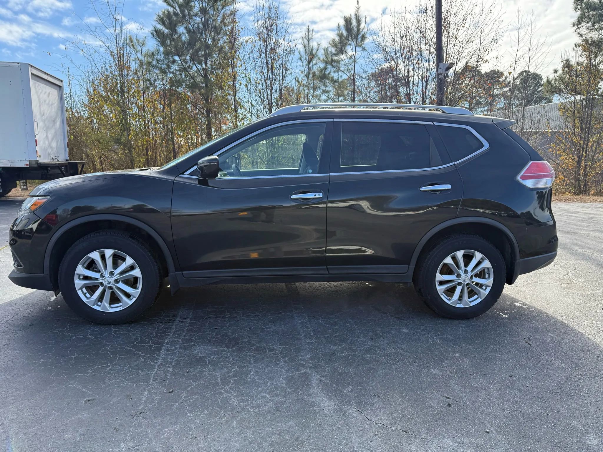 Used 2016 Nissan Rogue SV image 4